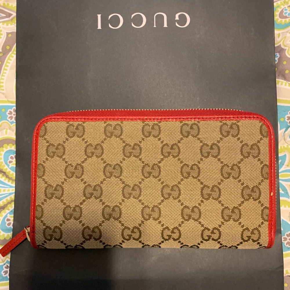 Authentic Gucci zip around wallet